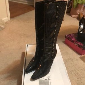 Black heeled boots size 7M